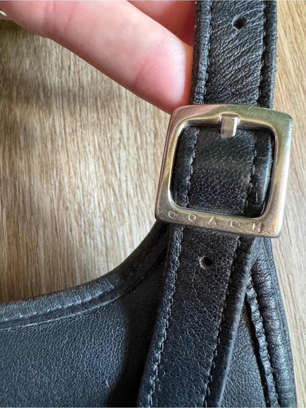 Vintage Coach small Hippie flap bag Black leather 9132 Costa Rica Nov 2001